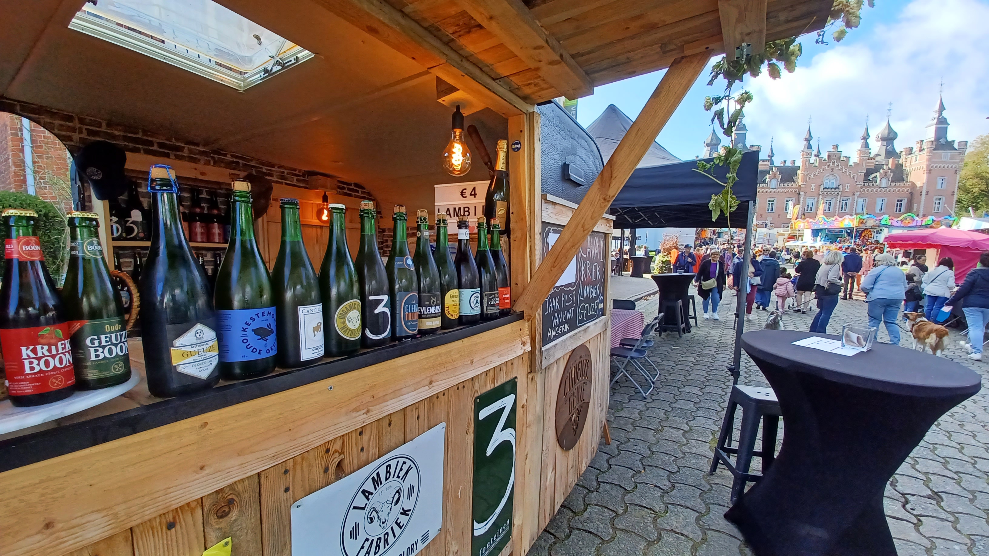 Onze Geuzebar op de jaarmarkt van Ternat